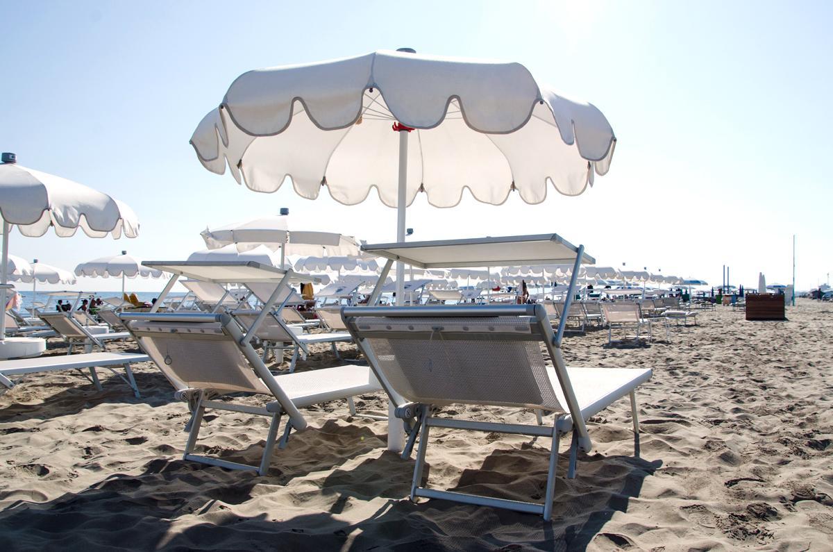 Residence Le Spiagge Rimini Bagian luar foto